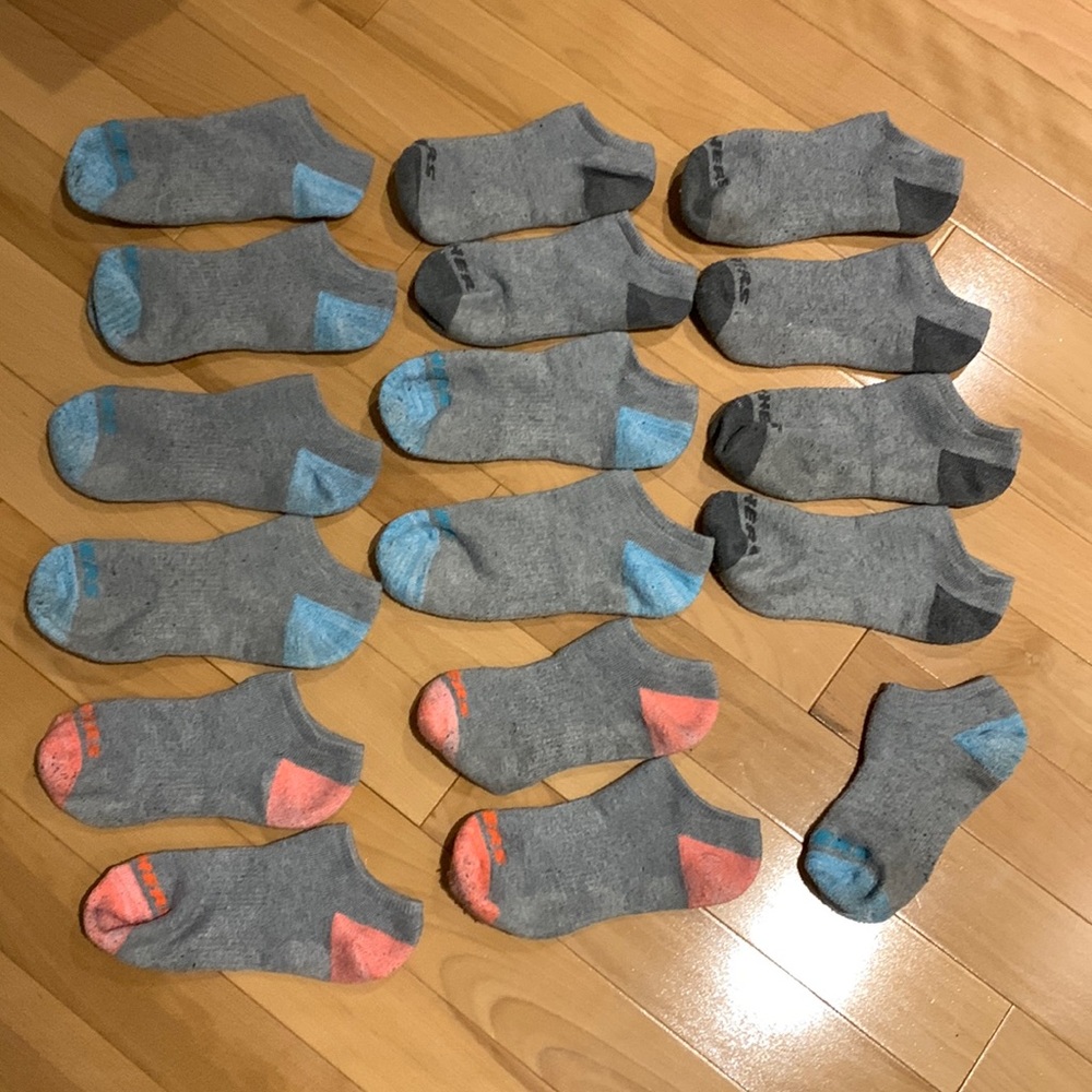 ✏️🆓 with $30 Purchase - 8 1/2 pairs of Skechers Ankle Socks - Youth 7”-8” Long